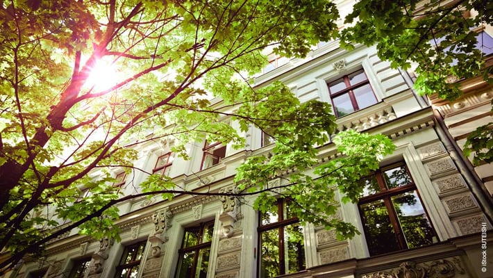 building_iStock-684757464_mit_copyright_suteishi_1100x620px_211112