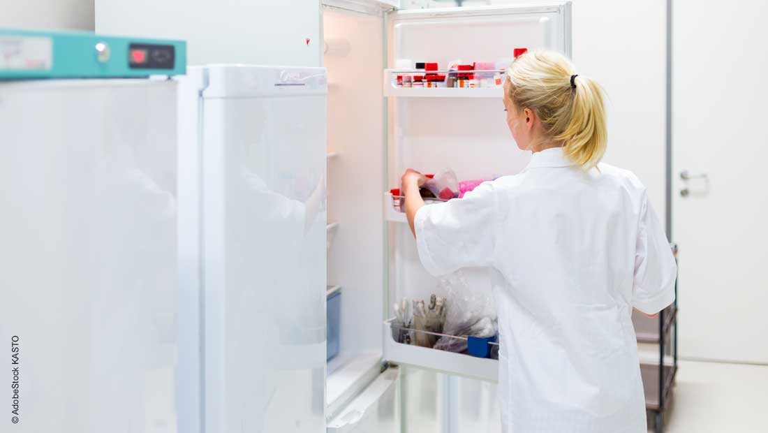 pharma_refrigerator_AdobeStock_374077979_mit_copyright_kasto_1100x620px_221201