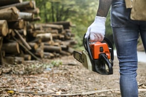 Chain-saw_iStock-1282123476_GoodLifeStudio_1100x733px