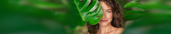 cosmetics_iStock-1289221022_copyright_Ridofranz_2500x500px_220309