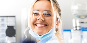 scientist_iStock-844091508_copyright-scanrail_2000x1000px