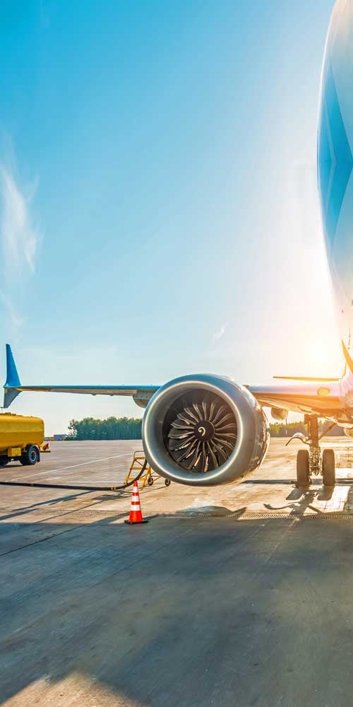 Airplane_Fuel_Filling_iStock-980044756_500x1000px_220309