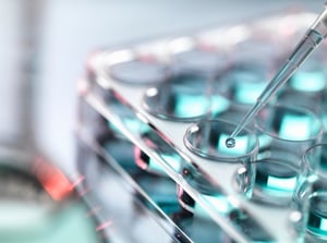 pipetting-sample_GettyImages-482185539_L