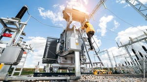 engineer_inspect_the_electrical_systems_AdobeStock_523500613_mit_copyright_andrew_shots_1100x620px_230424