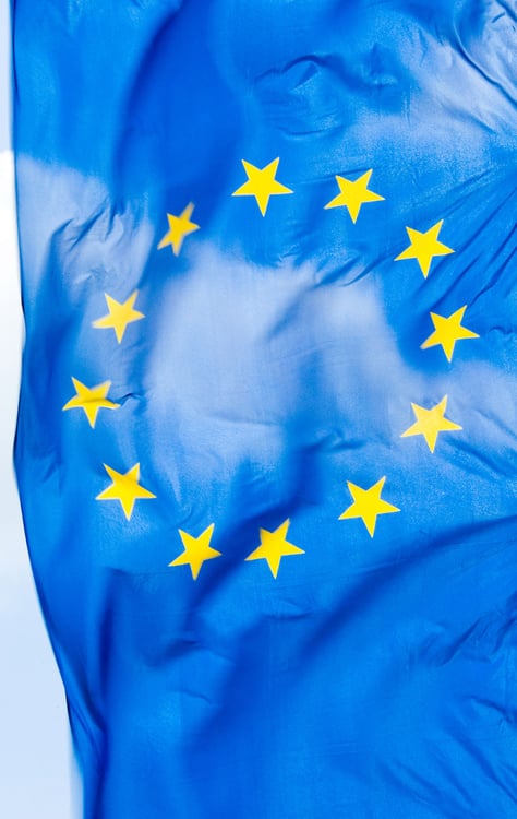 EU-flag_AdobeStock_14929790_copyright-Bumann_900x1425px