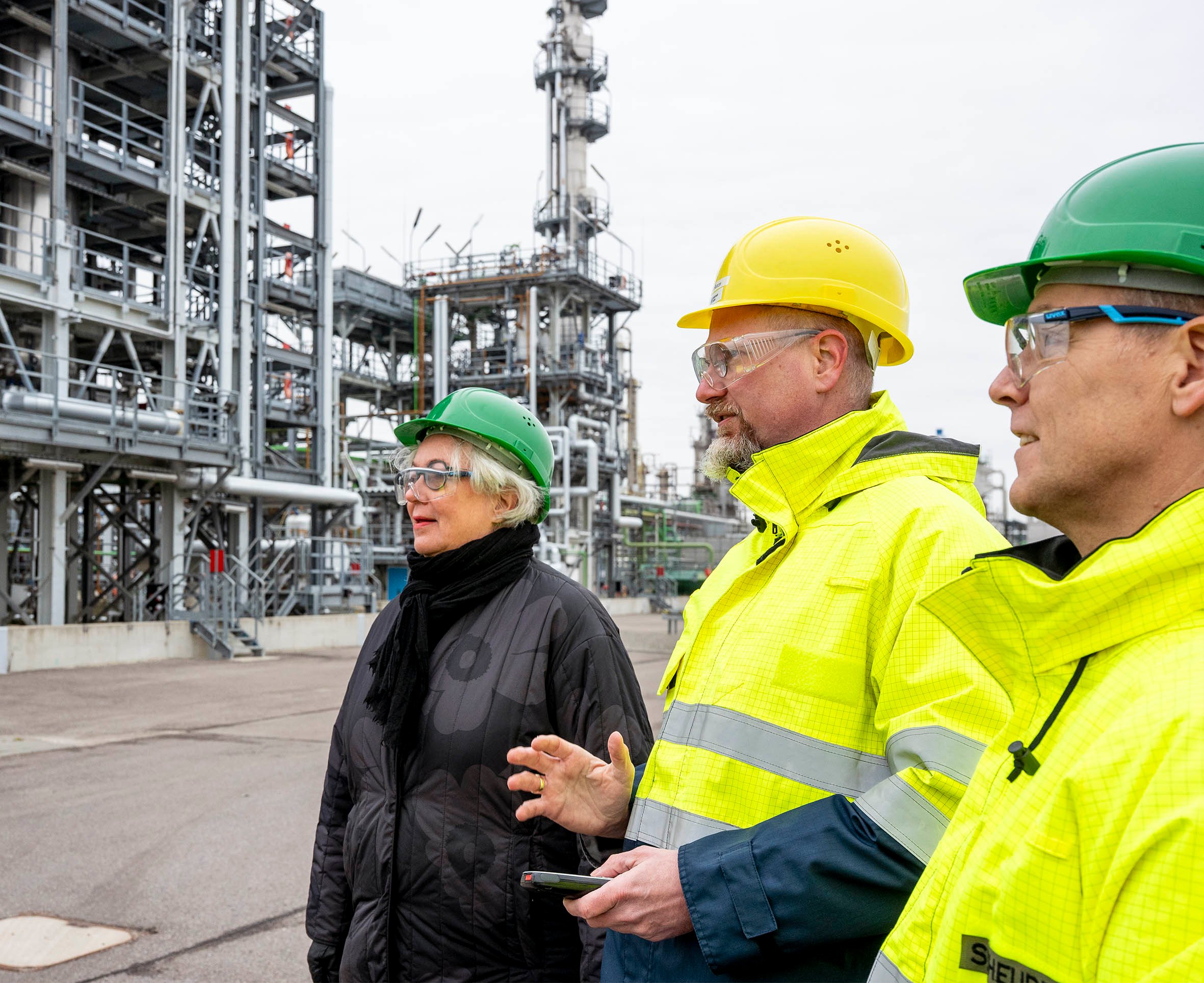 Haltermann Carless and Neste_Signing Contract on NEXSAT_SiteTour Hydrogenation_23