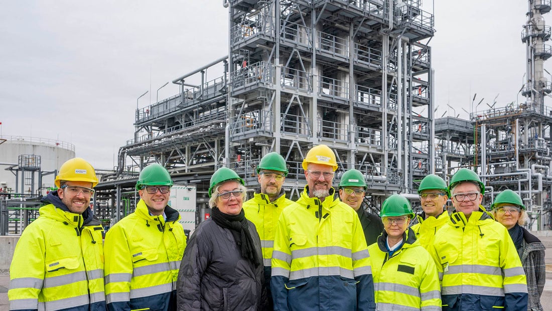 Haltermann Carless and Neste_Signing Contract on NEXSAT_SiteTour Hydrogenation_1100x620px