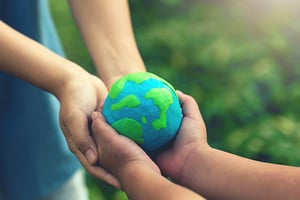 earch-in-hands_AdobeStock_541241899_copyrigth-Pcess609_600x400px