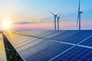 solar-and-wind-energy_AdobeStock_276818517_copyright-hrui_600x400px