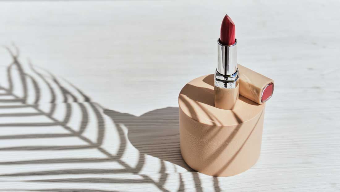 cosmetics-lipstick_iStock-1317846748_copyright_InnaVlasova_1100x620px_220309